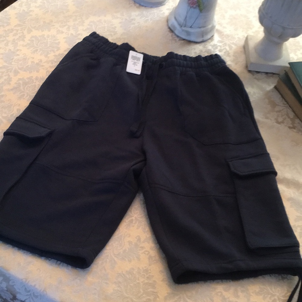 Foot Locker sweatshirt cargo shorts
